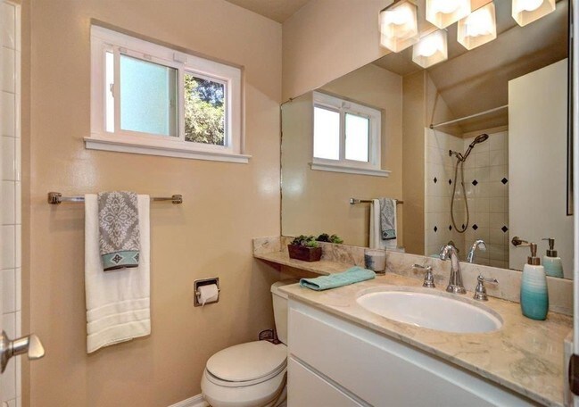 Building Photo - 10855 Sweet Oak St