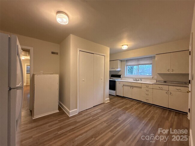 Foto del edificio - 1522 Browns Ave