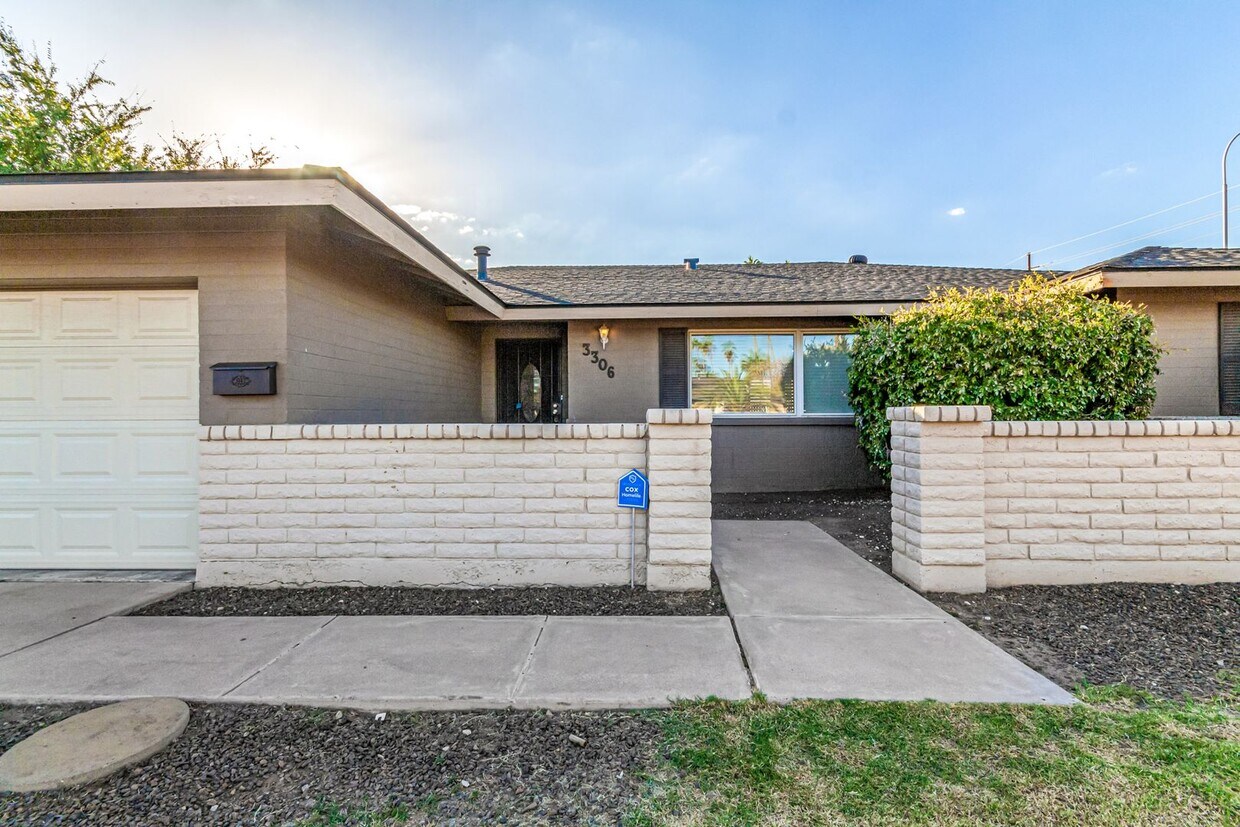 Stunning Tempe home - 5 bedroom - pool & y... - Stunning Tempe home - 5 bedroom - pool & y...
