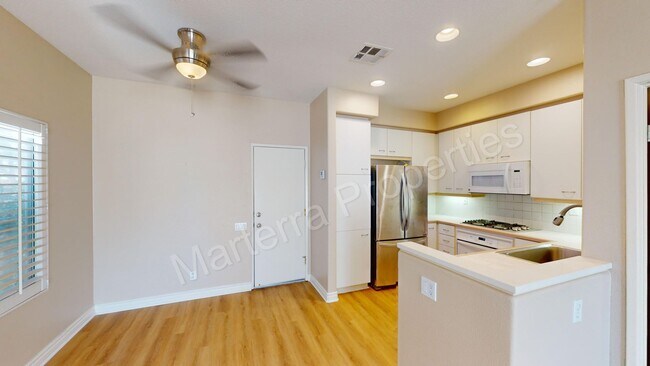 Foto del edificio - 2 Bedroom Condo in Anaheim Hills