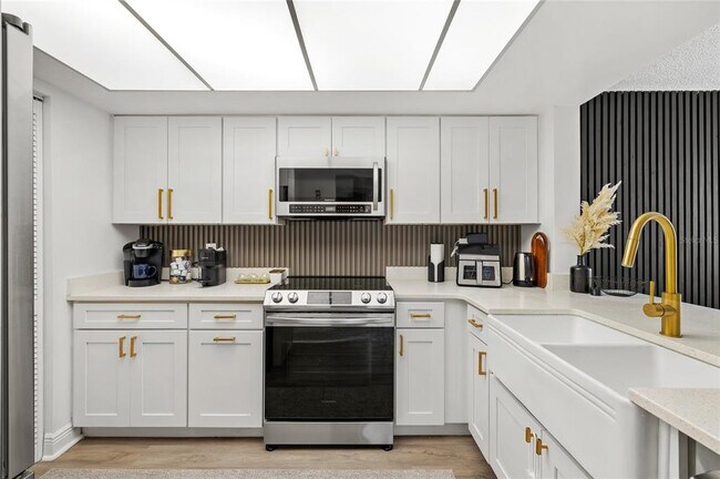 Building Photo - 2485 Lakeway Branch Dr