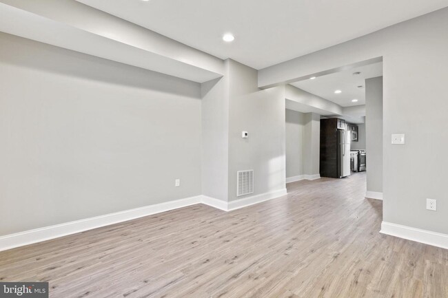 Building Photo - 5242 Linden Heights Ave