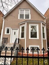 Building Photo - 2429 N Springfield Ave