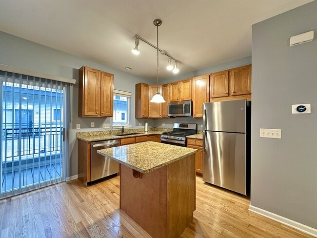 Building Photo - 3224 N Kilbourn Ave