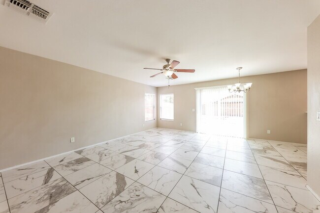 Foto del edificio - 11845 W Lupine Ave
