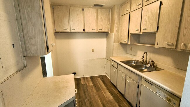 Foto del edificio - Newly Renovated 2BR/1BA | Jacksonville 32205