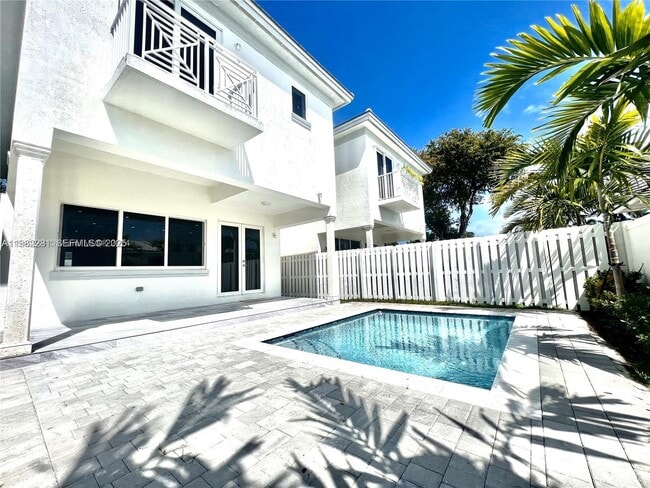 Building Photo - 1602 Hayes St