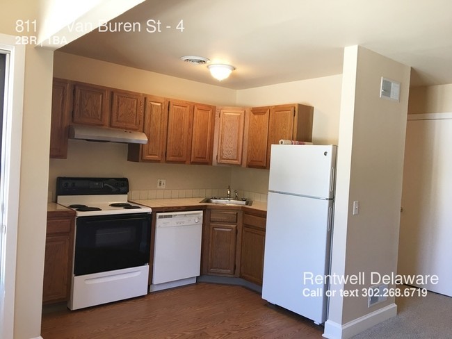 Building Photo - 811 N Van Buren St
