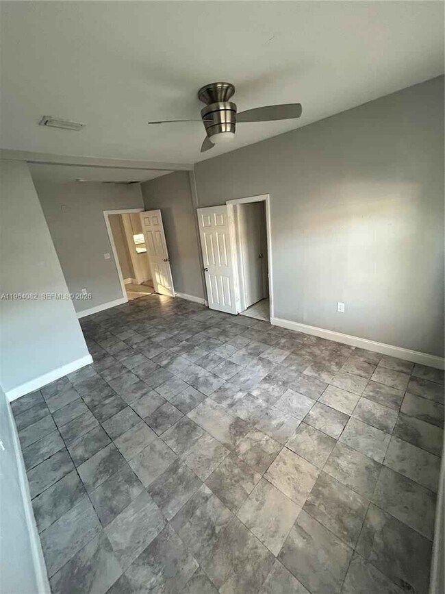 Foto del edificio - 21 NW 60th St