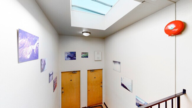 Building Photo - 45 Crestline Dr