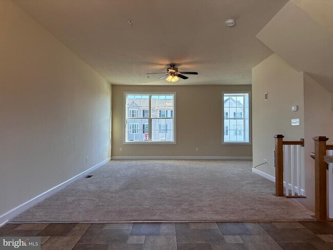 Building Photo - 29 S Center St