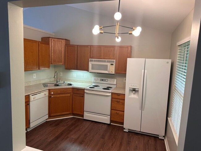 Building Photo - 5081 Lavelle Dr