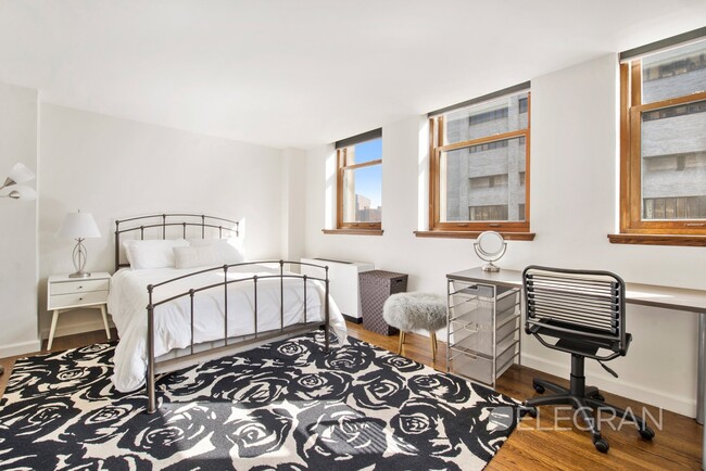 Foto del edificio - 305 2nd Ave