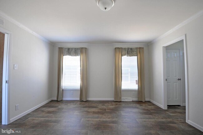 Foto del edificio - 43 Edgewater Dr