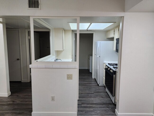 Building Photo - Summerlin Condo in La Posada