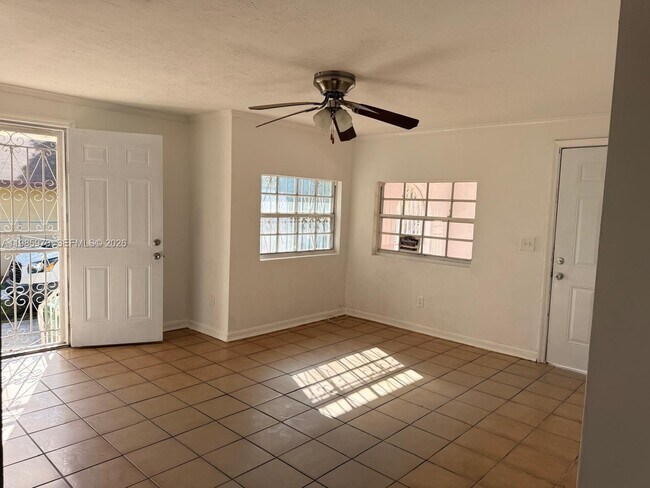 Foto del edificio - 409 NW 33rd St