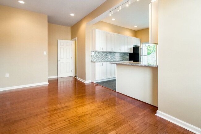 Photo - 2501 Carpenter St Townhome