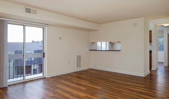 Amplias distribuciones con balcón privado - Foxchase