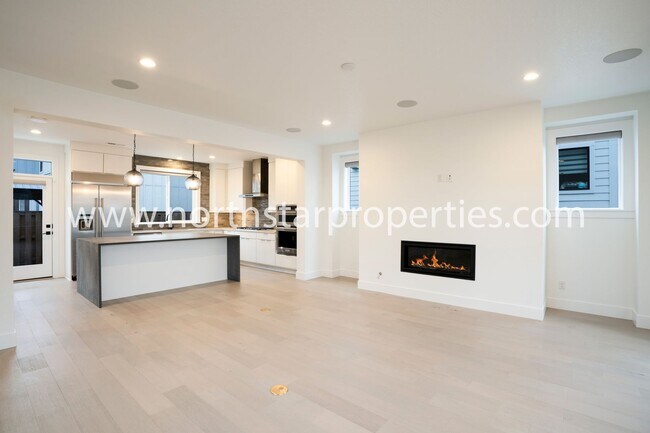 Building Photo - Modern and Spacious near Forest Park