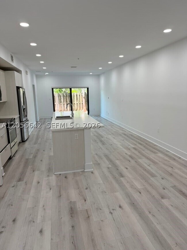 Building Photo - 7865 NW 104th Ave
