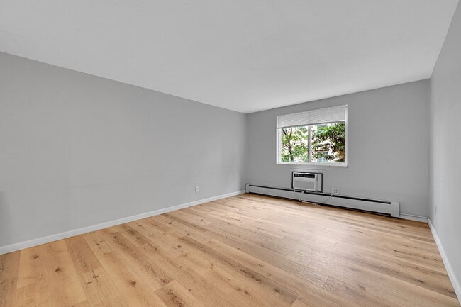 Foto del edificio - $1,350, 1-bedroom, 1-bathroom condo close ...