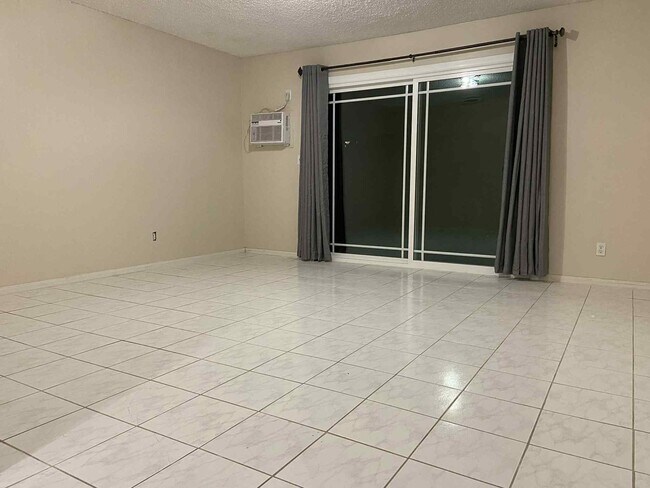 Foto del edificio - 4109 W 5th St