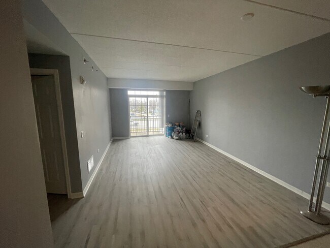Foto del edificio - 238 E Irving Park Rd