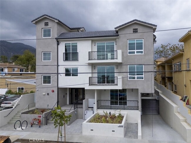 Building Photo - 10218 Fernglen Ave