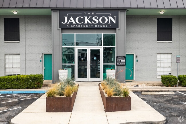 Entrada - The Jackson