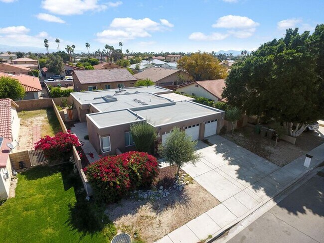 Foto del edificio - 5 Bedroom, 3 bath Home in Cathedral City w...