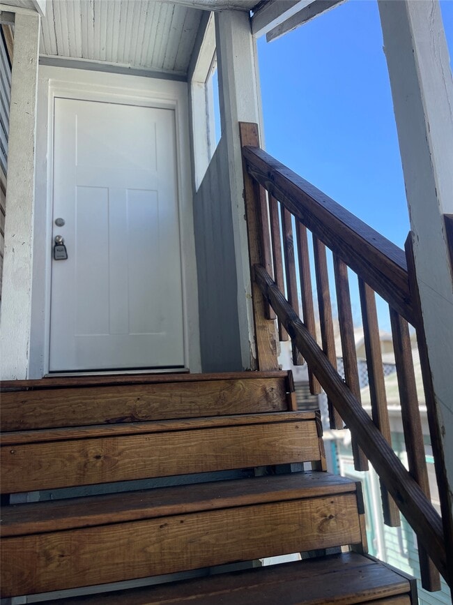 Building Photo - 1402 Winnie St