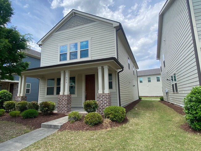 Building Photo - AVAILABLE NOW!-BUNGALOW STYLE HOME -JUST B...