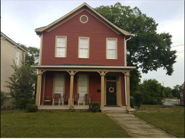 Building Photo - 1064 College St