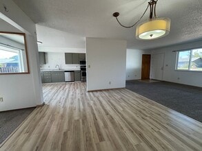Building Photo - 6808 Clinton Way
