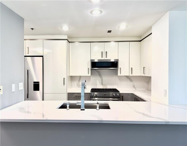 Foto del edificio - 3338 Peachtree Rd NE