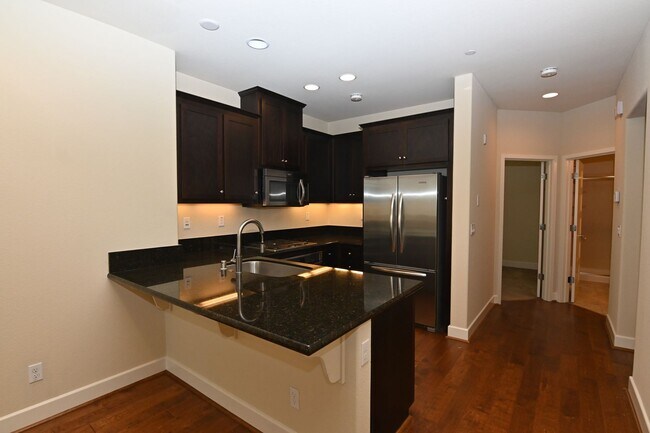 Building Photo - Tralee Village-Tri-Level Townhome, Modern Finished, Community Amenties (580 & Hopyard)