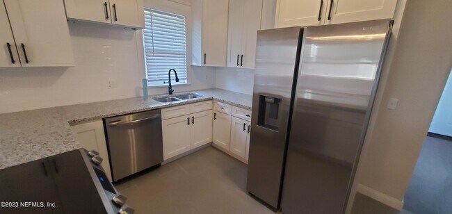 Foto del edificio - 347 W 17th St