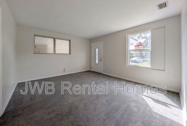 Building Photo - 3702 Colebrooke Dr