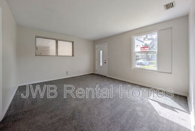 Foto del edificio - 3702 Colebrooke Dr