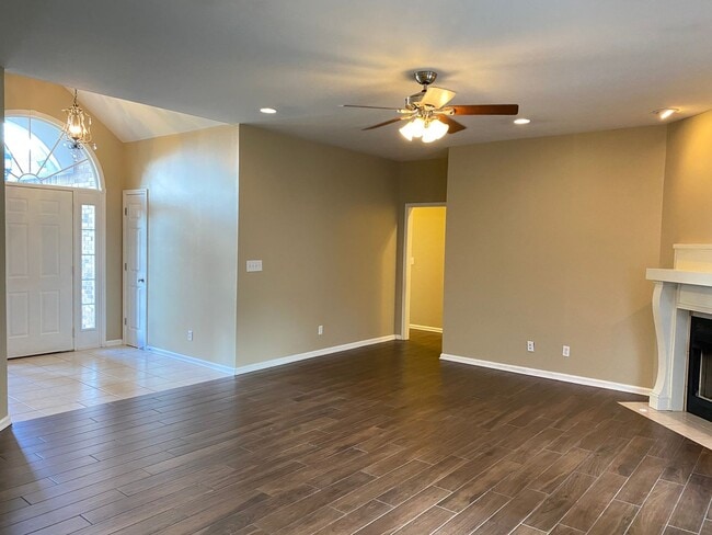 Building Photo - Beautiful Open Floor Plan.  3bed 2bath One...