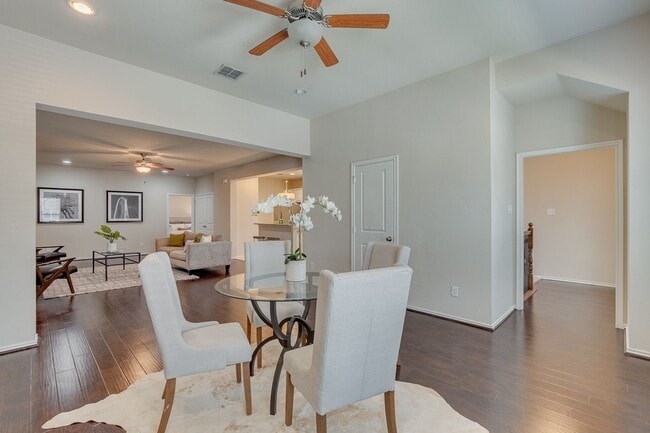 Building Photo - * MOVE IN SUMMER 5/8/2026 * $5000/$1000 pe...