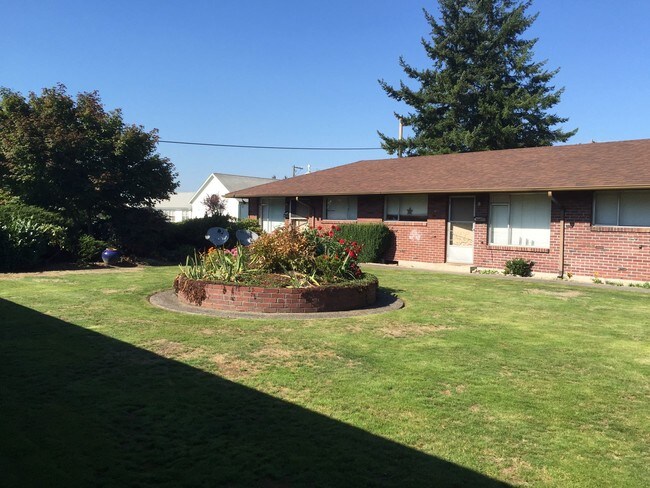 Front - 10817 Kendrick St SW