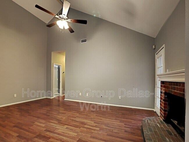 Building Photo - 3112 Renaissance Dr