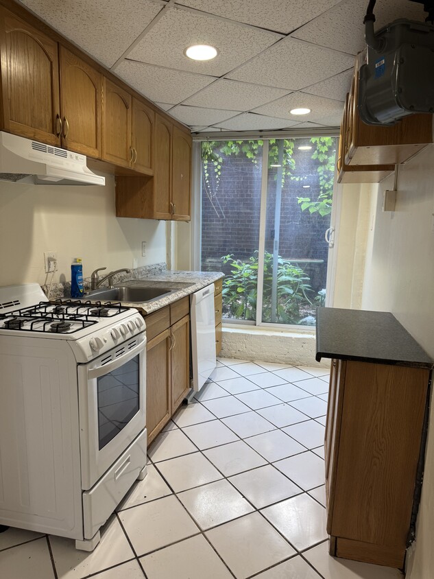 Primary Photo - 382 Riverway St