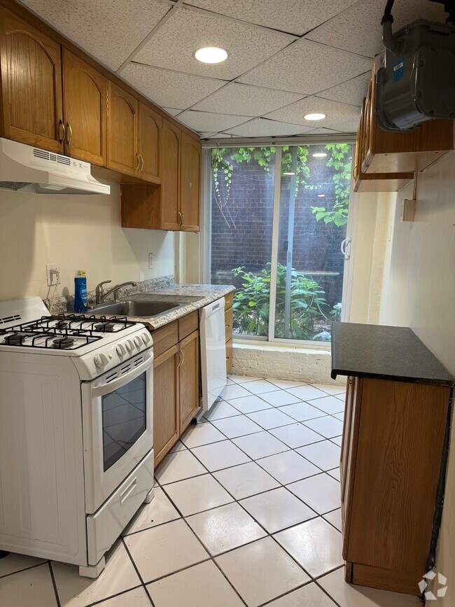 Building Photo - 382 Riverway