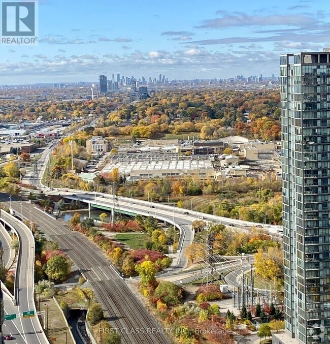 Building Photo - 1926-1926 Lake Shore Blvd W