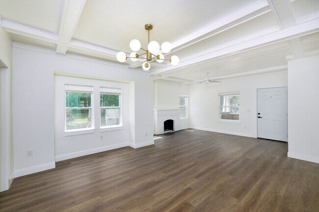 Foto del edificio - 644 6th Ave N