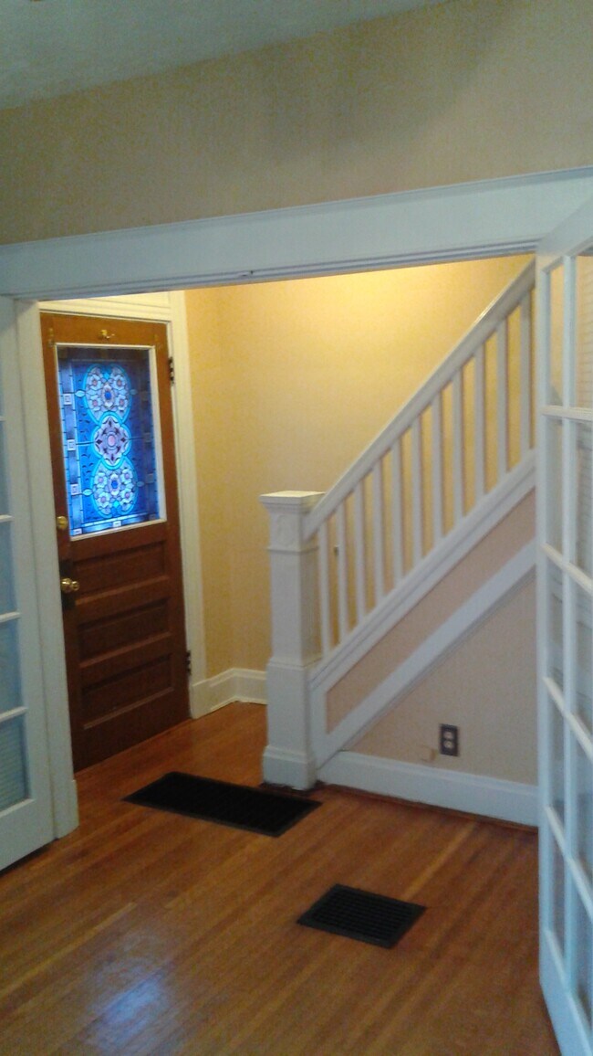 Entrada - 2348 Chickasaw St