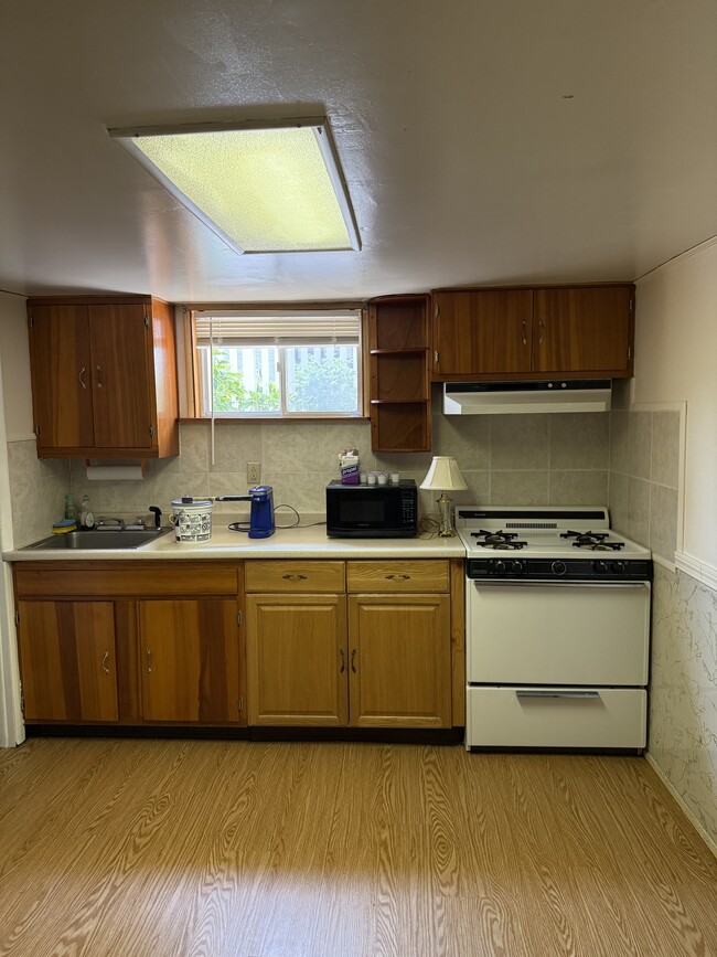 Building Photo - 21 Meadow Ln