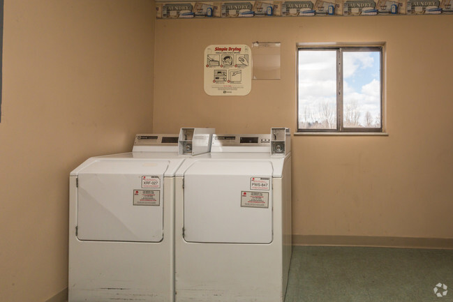 Coin Laundry - Cedar Wood Apartments